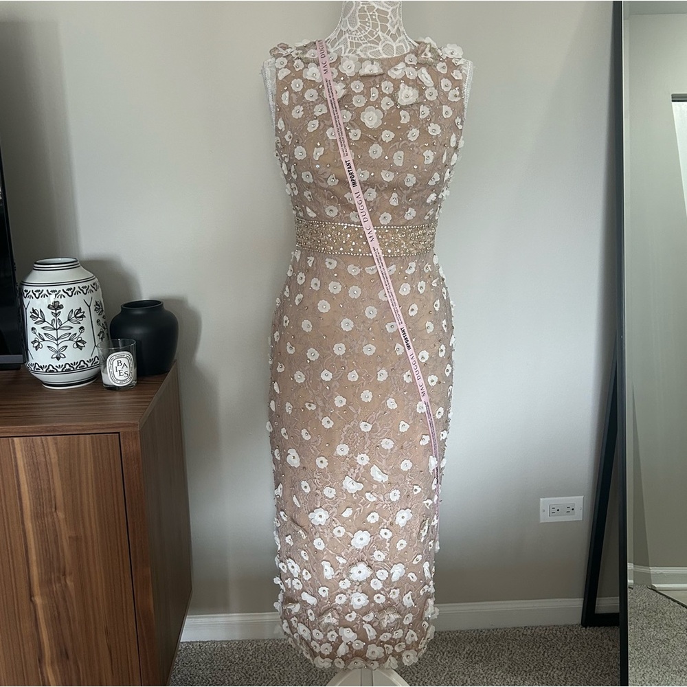 NWT - MAC DUGGAL Beaded Floral Appliqué Midi Sheath Dress in Ivory Nude
